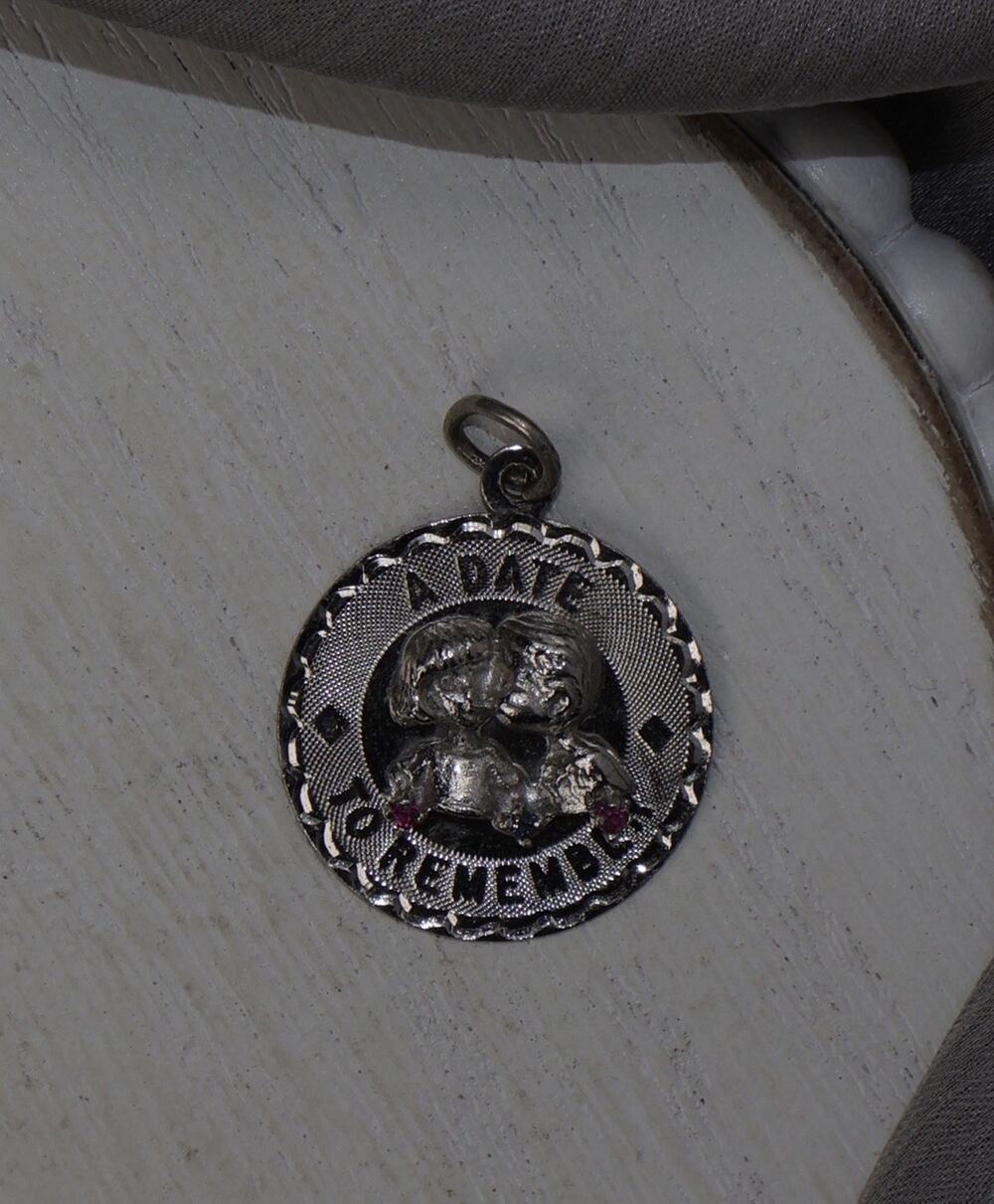 Vintage Sterling “ A Date To Remember “ Anniversary Charm 3.7G / 1.1in